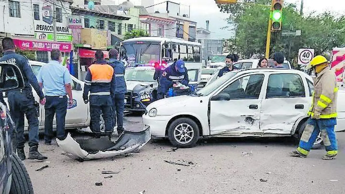 AMBOS VEHICULSO QUEDARON EN EL SITIO_CMYK